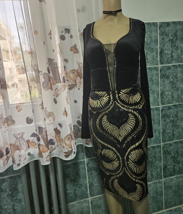 Rochie de seară din catifea si paiete