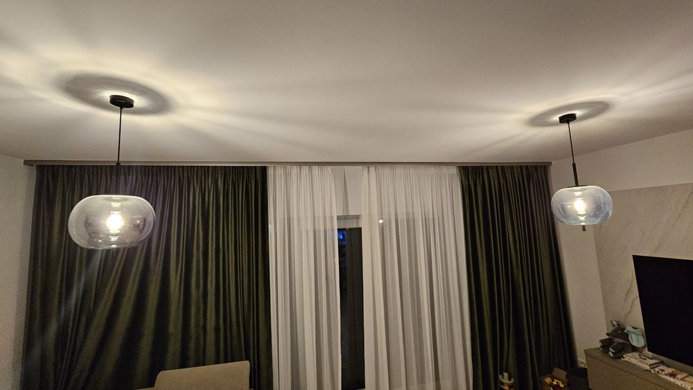 Vand 1 lustra si 2 suspensii aproape noi