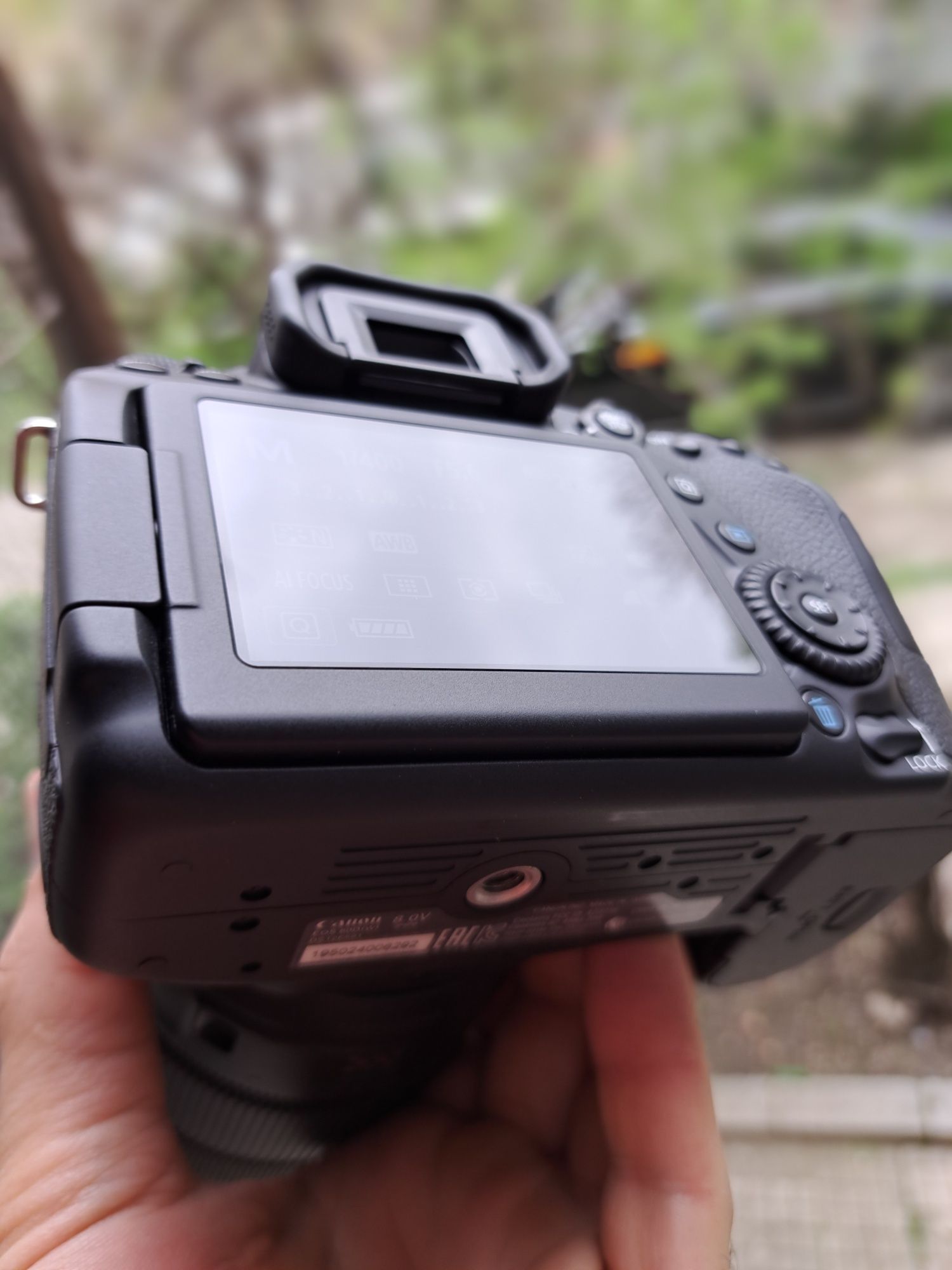 Canon 80D Nefolosit (6000 cadre) + Trepied + Geantă