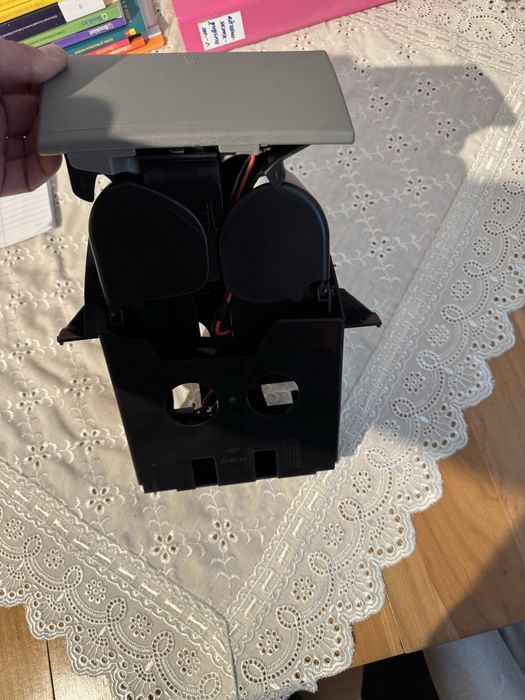 Suport pentru doua pahare vw t5 cu bricheta