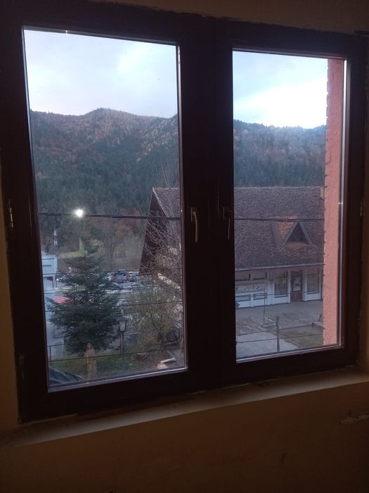Vând tâmplărie din lemncu geam termopan