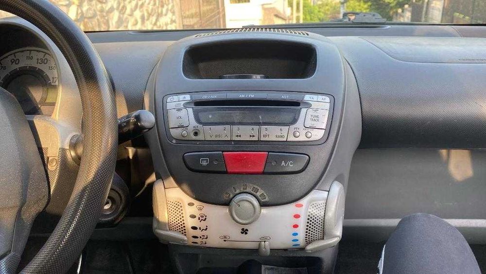 Vand TOYOTA AYGO Benzina