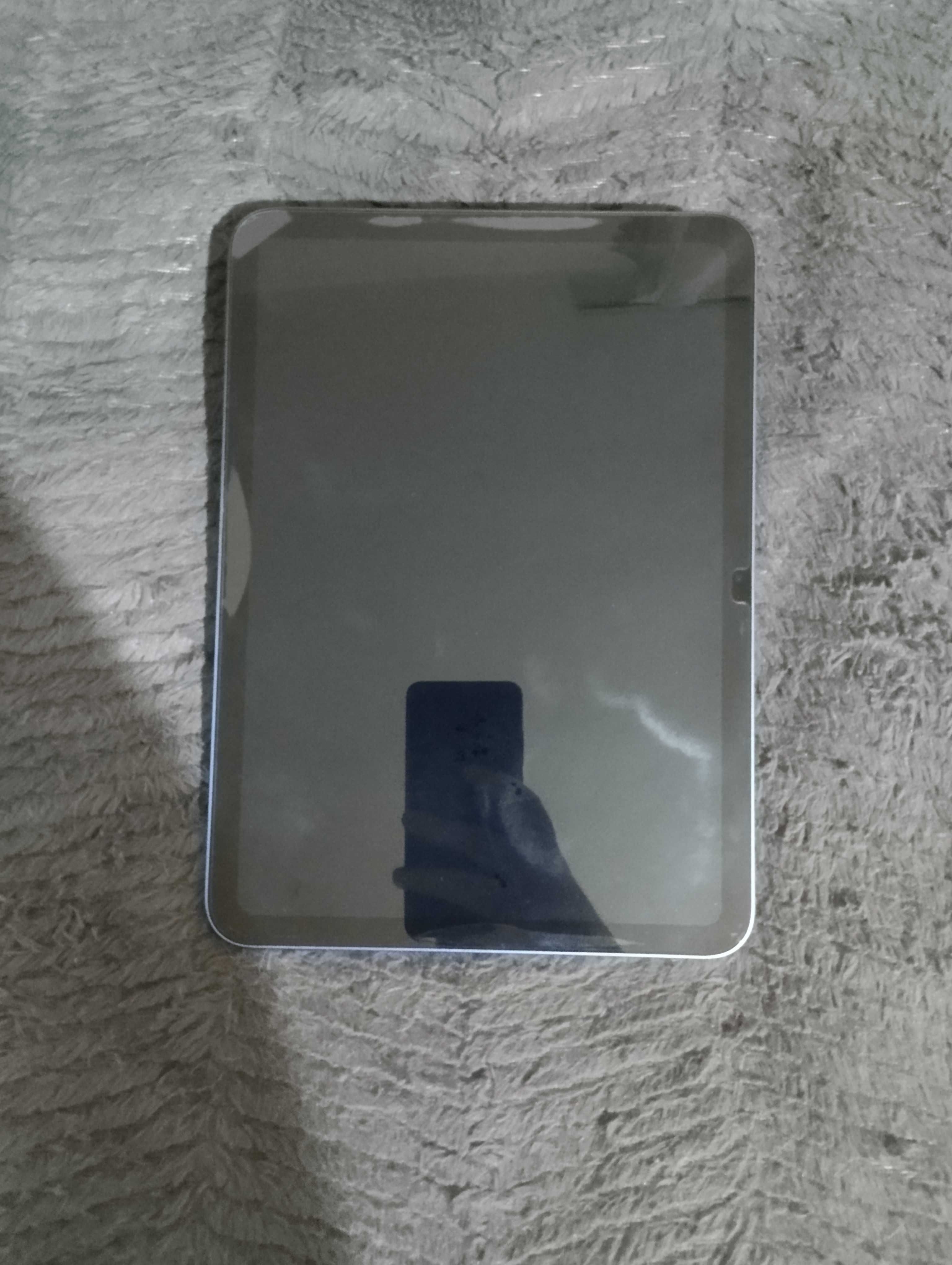 Apple iPad 11" 2025 + кейс, стъкло, оригинално зарядно