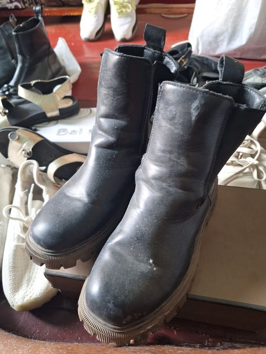 10000 Mindan oyoq kiyimla