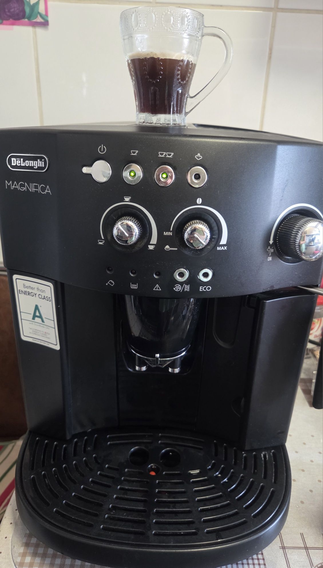 Expresor DeLonghi magnifica