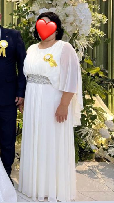 Платье белого цвета