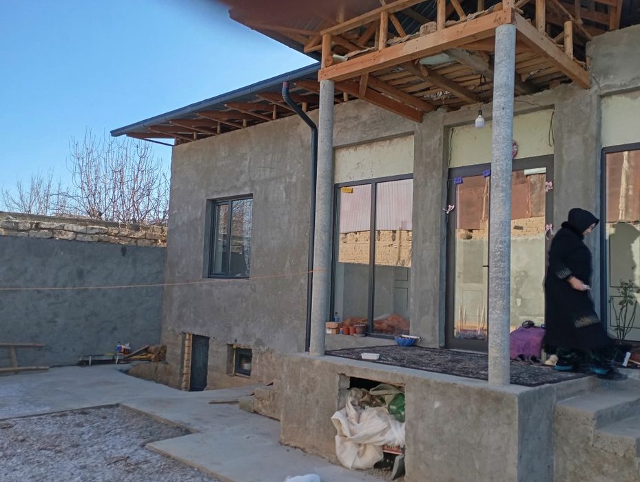 Уй сотилади. 2.4 сотих