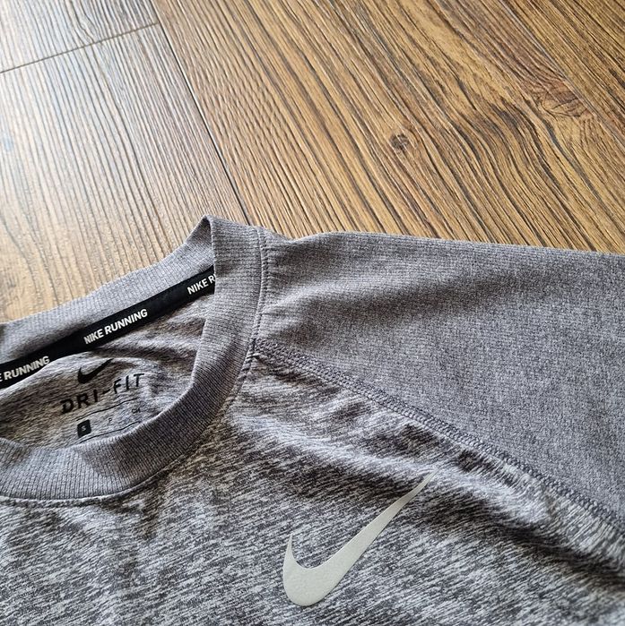 Страхотна мъжка спортна блуза NІКЕ, размер
S,без забележки като ново е