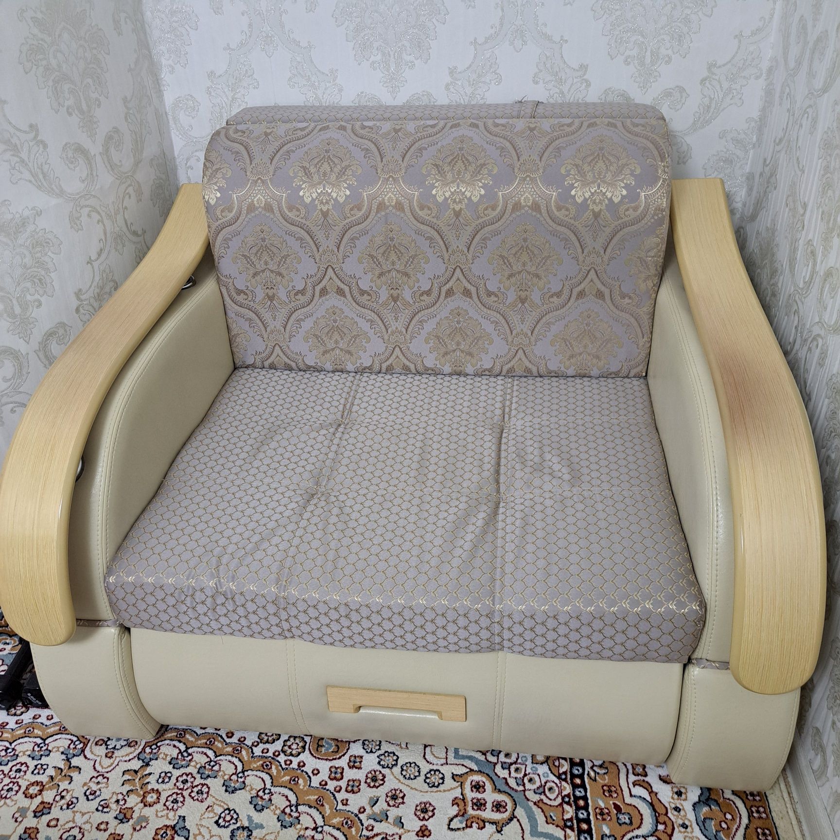 Продам б/у мини диван