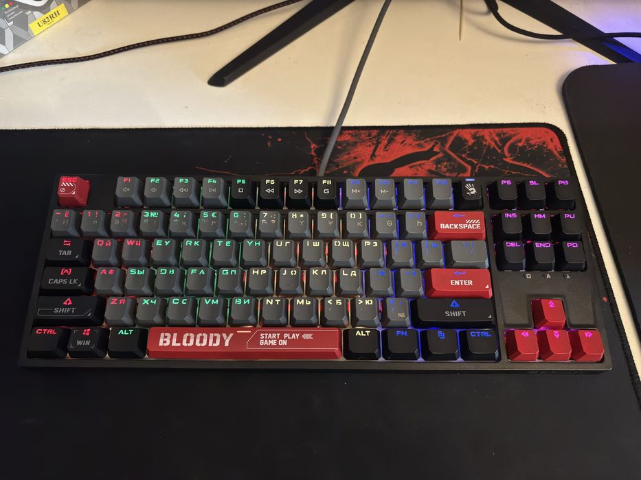 Продам механическую клавитуру Bloody s87