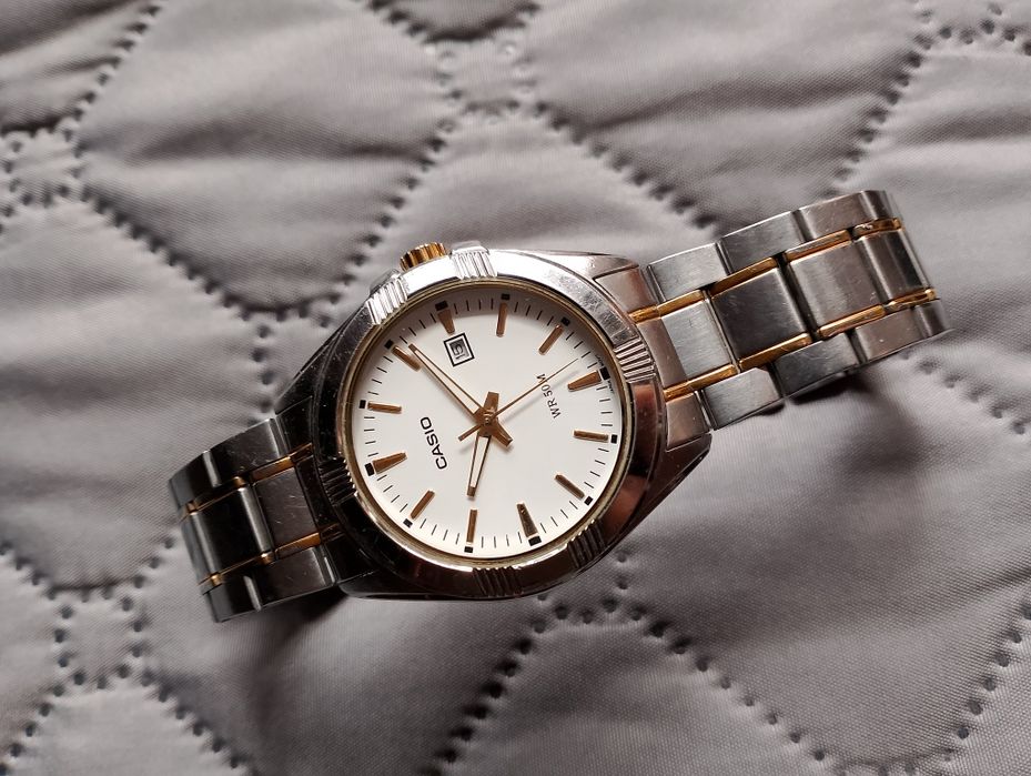 Продавам ръчен часовник Casio