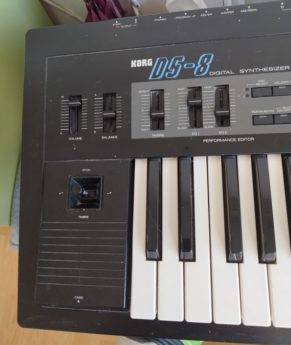 Синтезатор KORG DS8