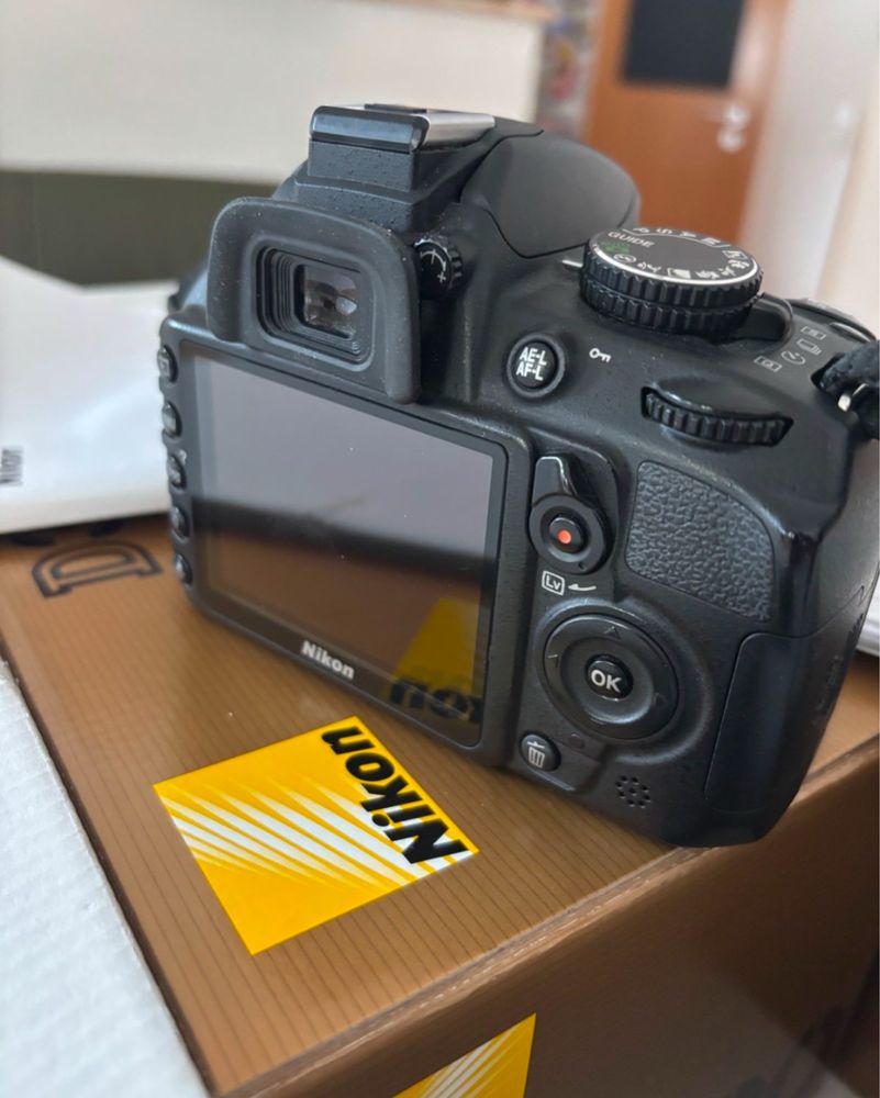 Продавам Nikon D3100 DSLR с два обектива – в отлично състояние