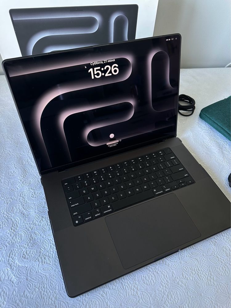 Продам Macbook Pro 16 M4 2024