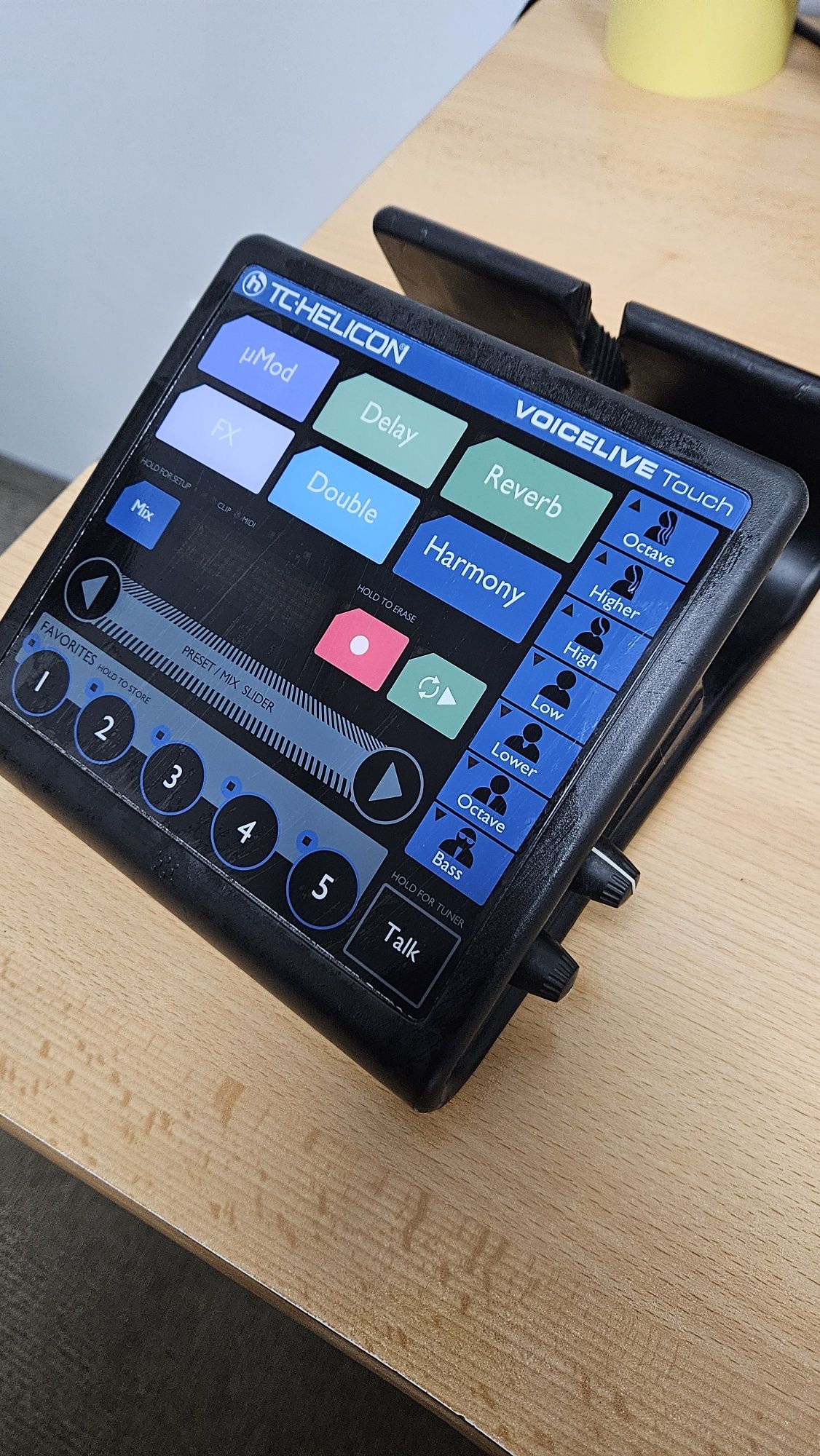 Procesor efecte voce TC Helicon Voicelive Touch