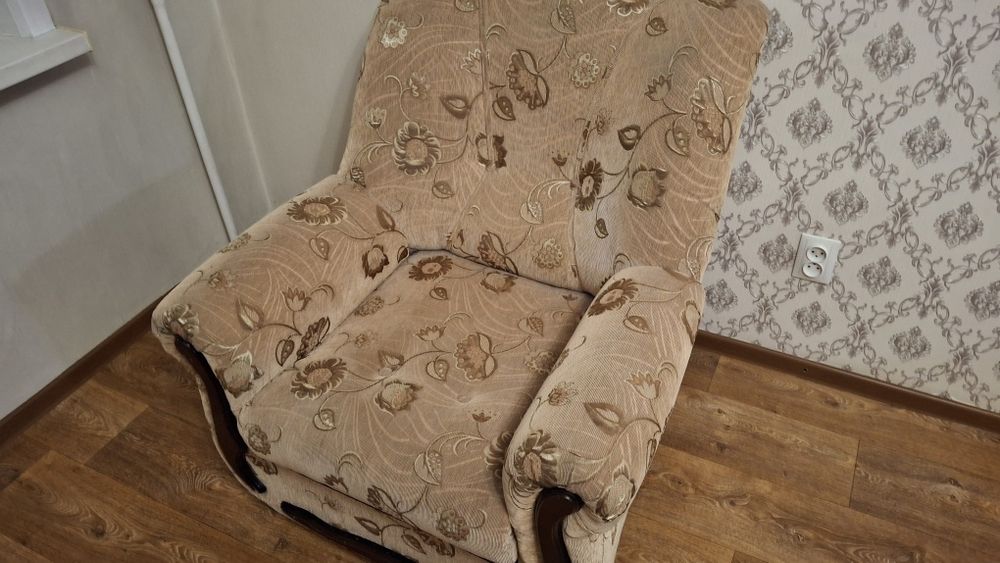 Продам диван и шкафы