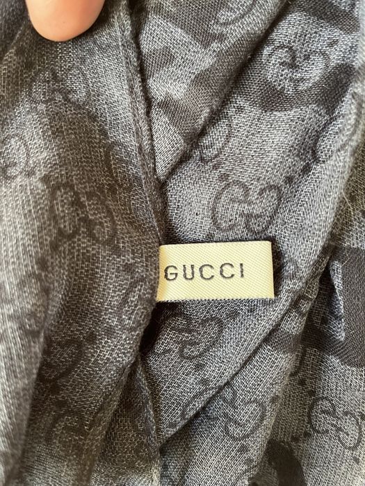 Eșarfa Gucci , 100% mătase , impecabila