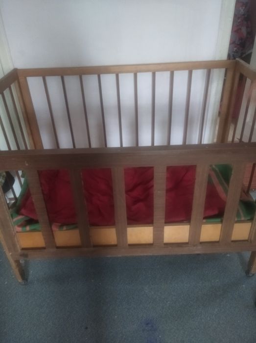 Манеж старенькая но рабочая