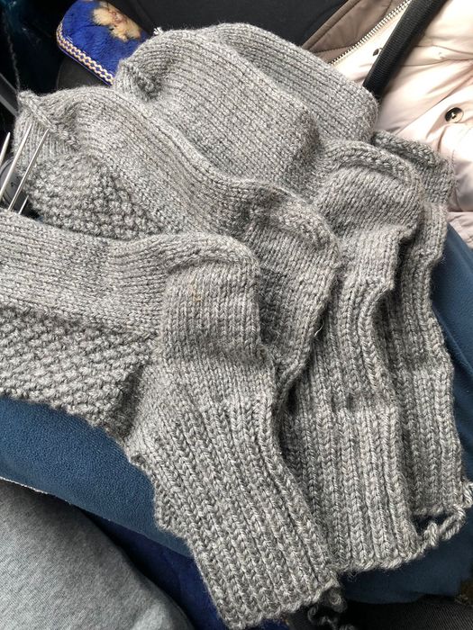 Продам вязанные натуральный шерсти  ручной вязки