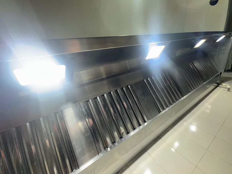 Hotă profesională din inox – 3 metri, cu filtre incluse (fără motor)