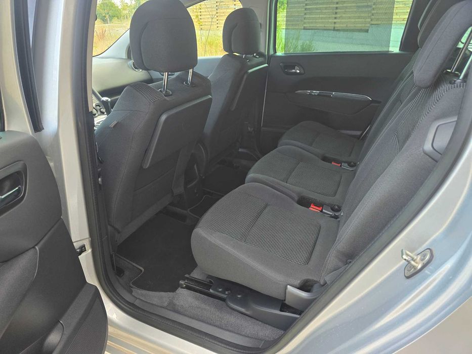 Peugeot 5008 din 2014 7 locuri
