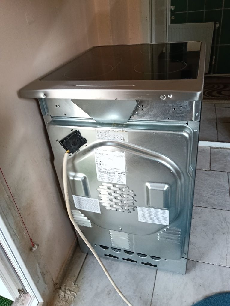 Aragaz inox plită electrică cu 4 ochiuri și cuptor electric hansa folo