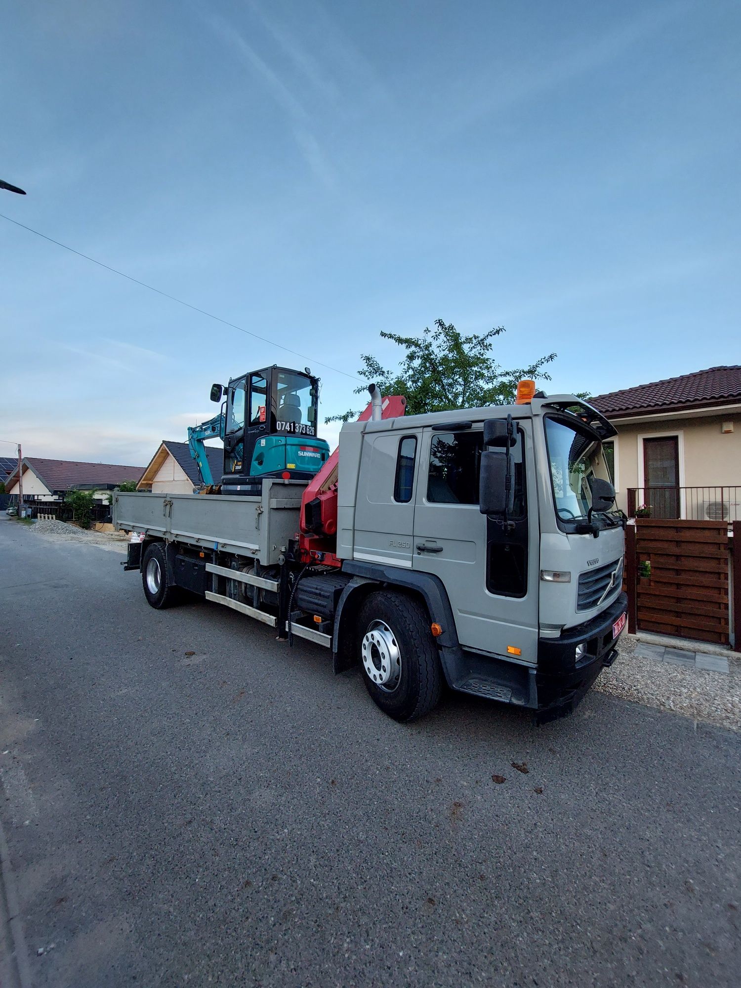 Camion cu macara