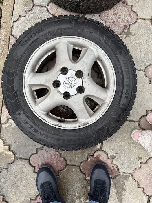 Шины с дисками, комплект от toyota windom
