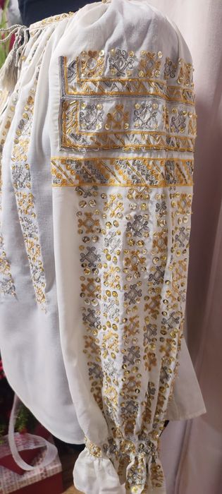 Ie tradițională damă