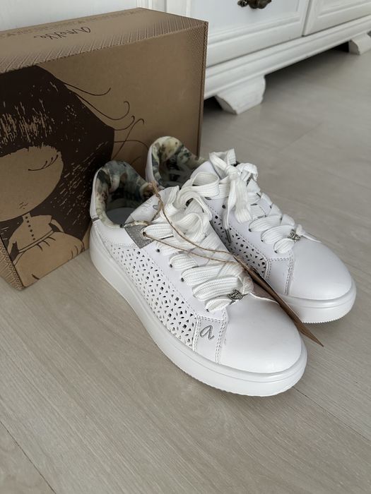 Adidas original dama Amekke