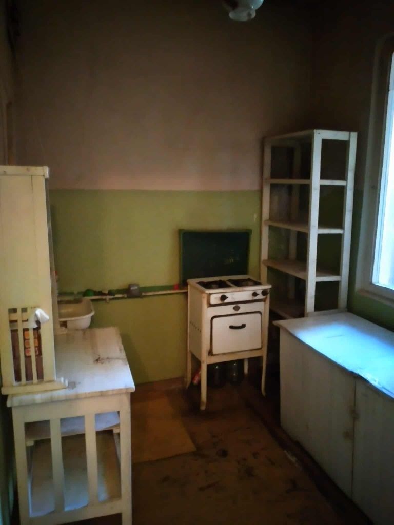Продаём 3/3/4 на массиве Феруза,