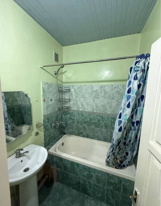 Чиланзар 7кв 2 комнатная срочно продается