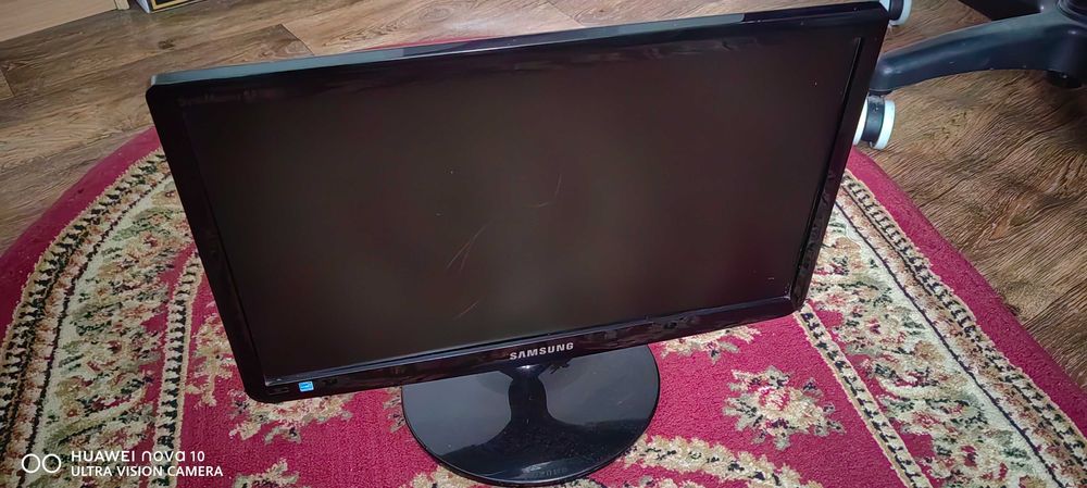 Продам 2 монитора на запчасти.