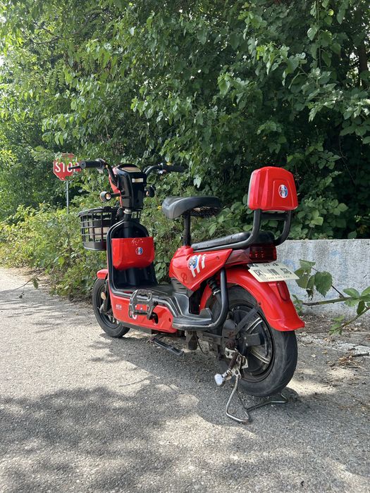 Vand Scuter electric cu pedale