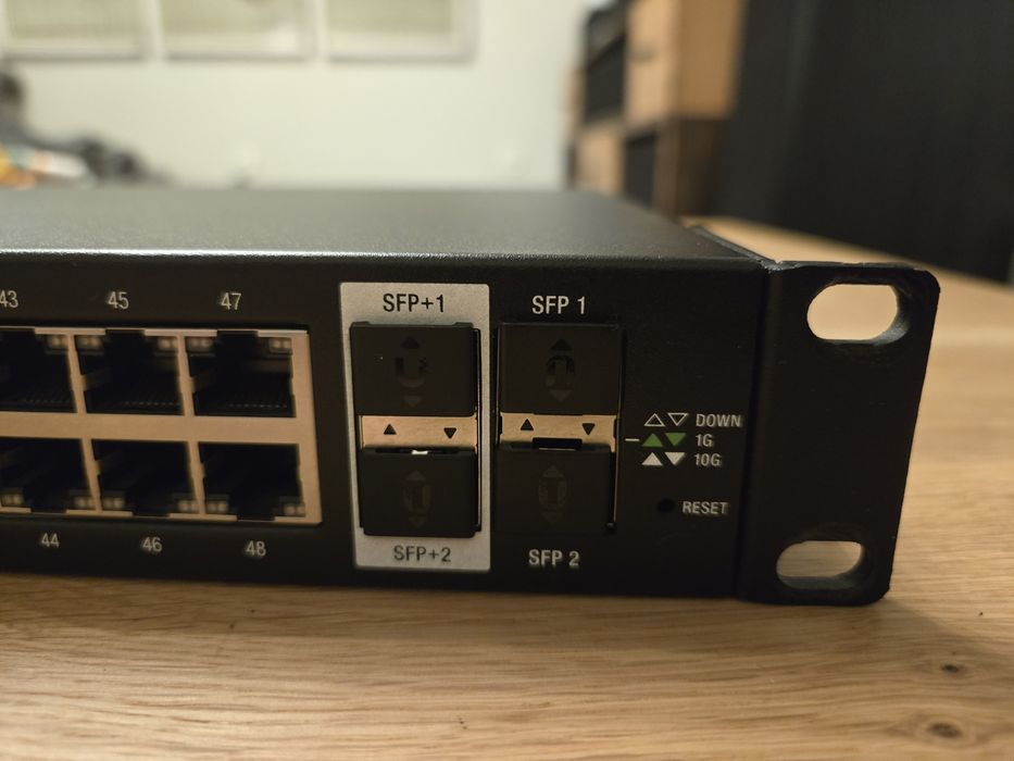 Ubiquiti EdgeSwitch 48 Lite (ES-48-LITE) • 48×GbE, 2×SFP+ 10G + 2×SFP
