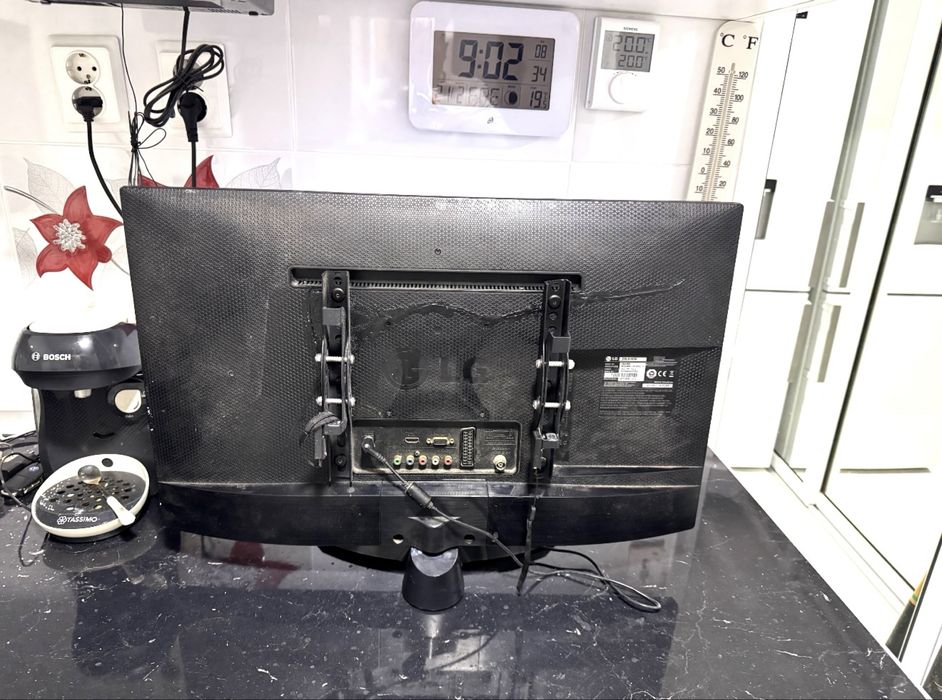 Tv LG 66 cm cu telecomanda