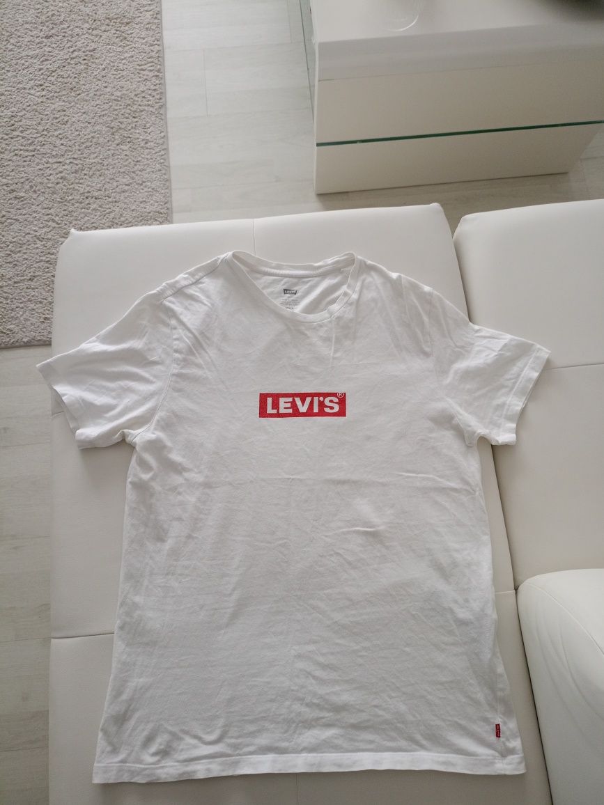 Vând tricou Levis cu logo,unisex, produs de calitate.