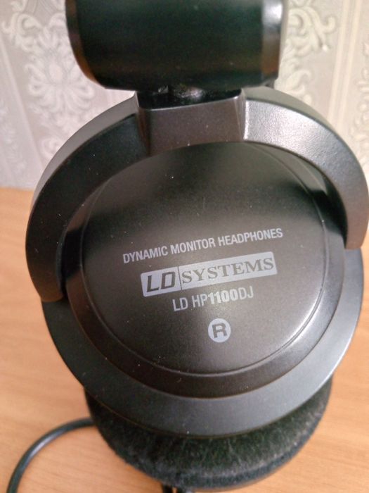Продам наушники LD systems