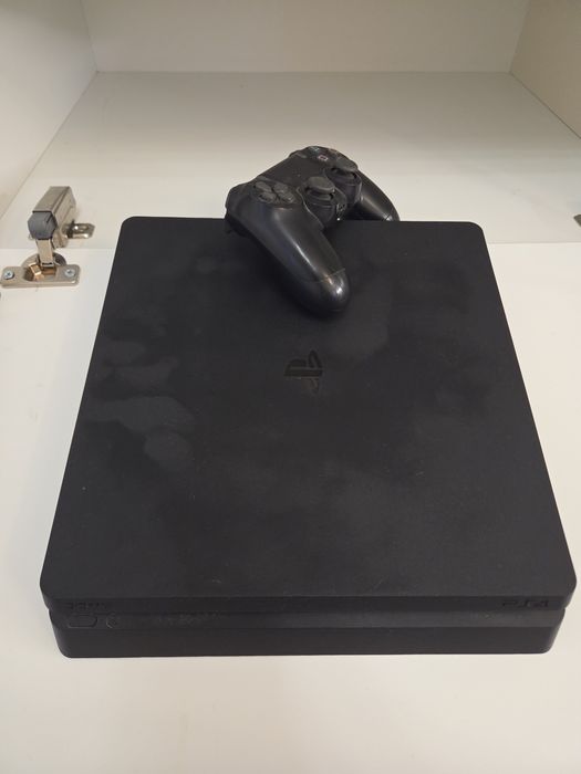 Vand PlayStation 4, Ps4, un controler, 7 jocuri