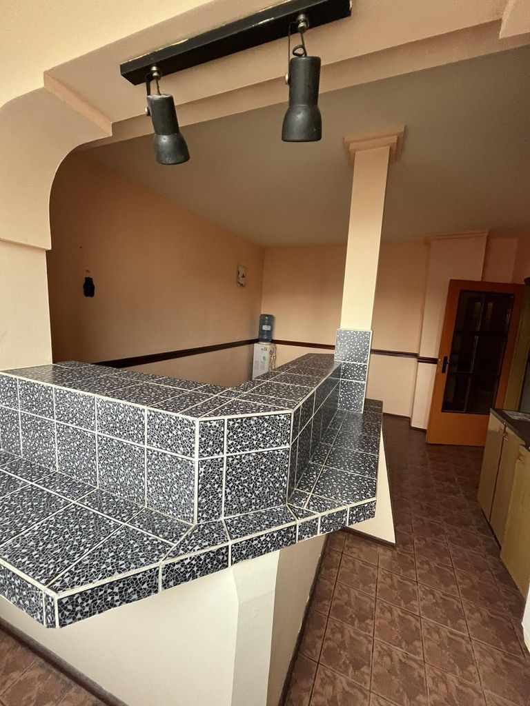 Продава се Двустаен апартамент в Перник, Тева - 65 кв.м за 1036 €/кв.м - Снимка #1
