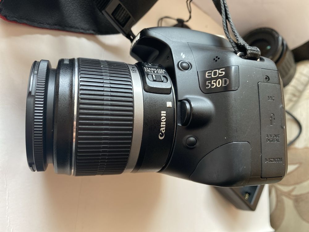 Фотоапарат Canon EOS 550D с два обектива