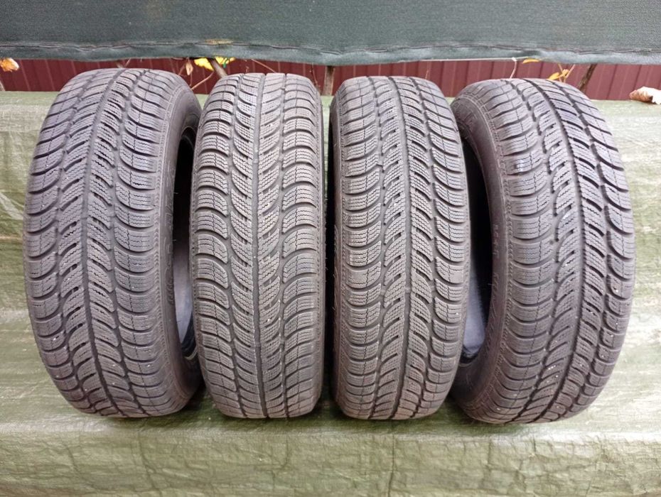 Vand 4 anvelope iarna 185/65 R15 Sava