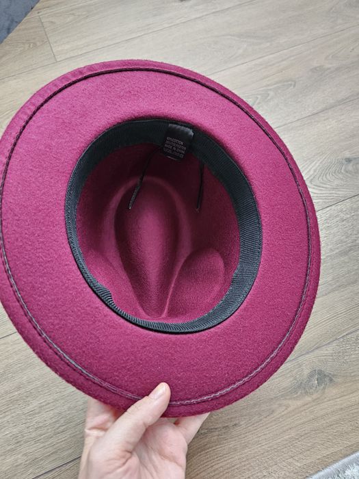 Pălării  măsura 52-54 cm.