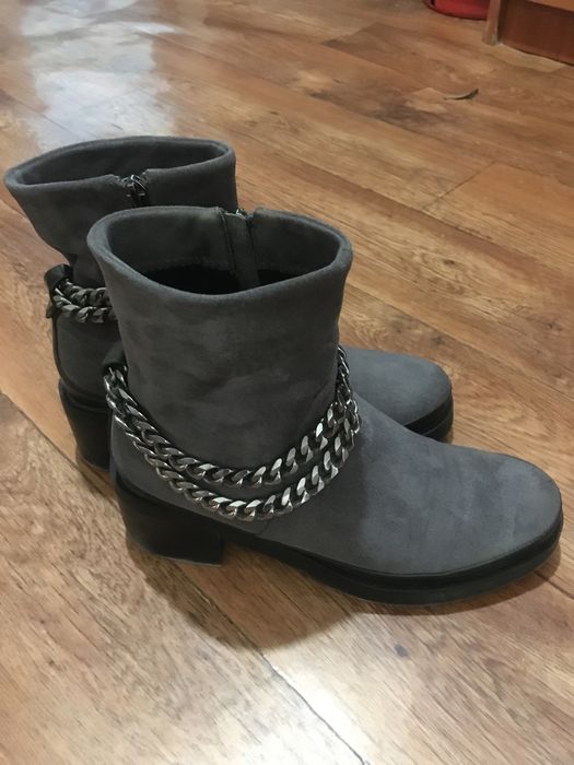 Сапожки осенние серые