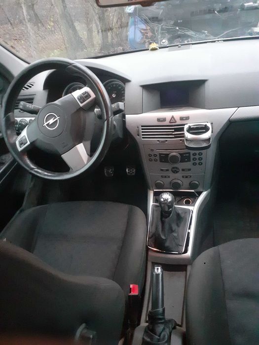 Dezmembrez Opel Astra H, 1.9 CDTI, 150 Cp , an 2004