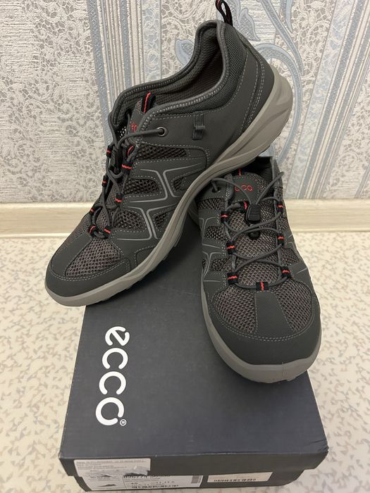 Кроссовки ecco оригинал.