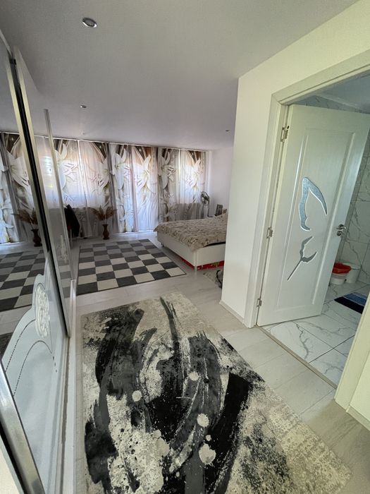 Vănd casă in iecea mare cu 3 băi + Garaj / centrală / terasă