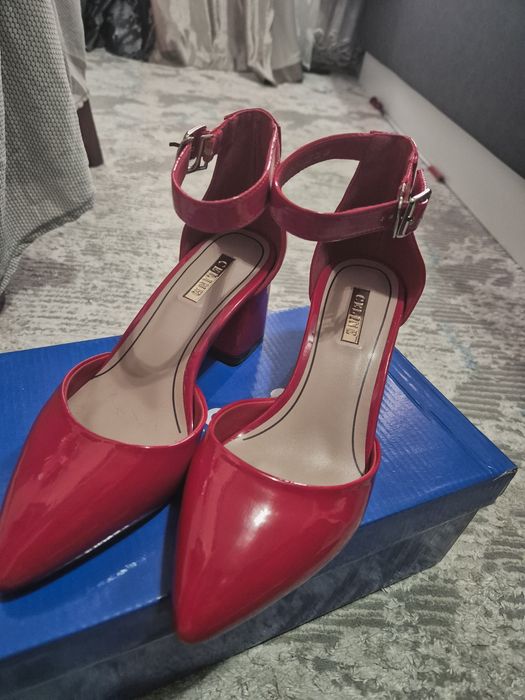 Красные туфли новые