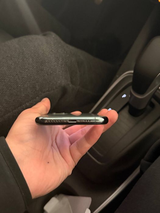 Iphone 11 pro max 64 gb ekran arginal qo’yilgan