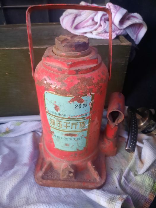 Продам домкрат 20 т  15000 теңге